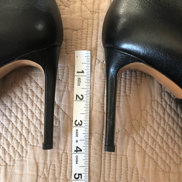 Auth Valentino Garavani Bow-trim Leather Ankle Boot, Black leather booties - Picture 8 of 17